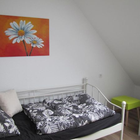 Moeblierte Dachgeschosswohnung In Ruhiger Lage Zu Vermieten Wetzlar Exteriör bild