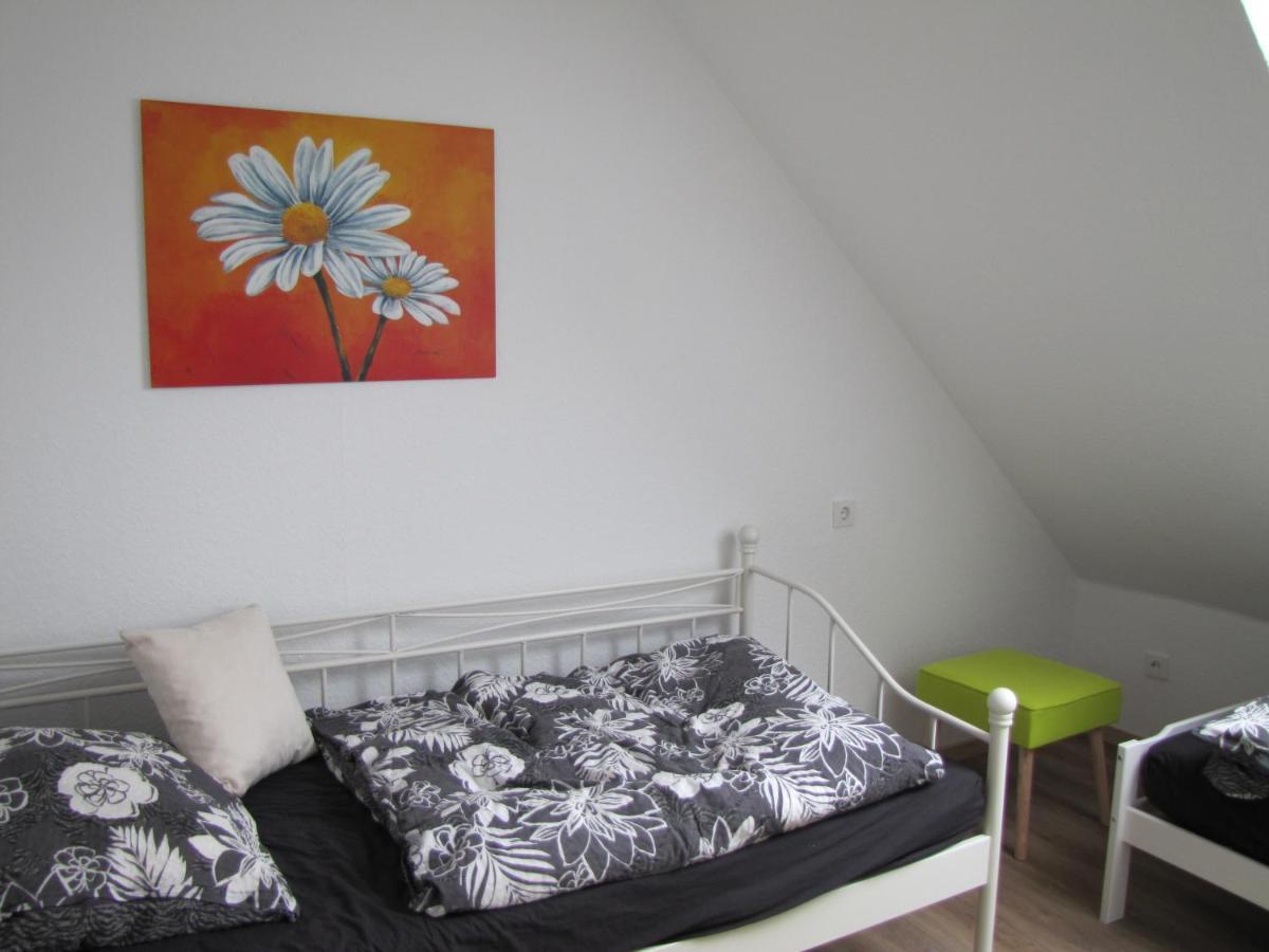 Moeblierte Dachgeschosswohnung In Ruhiger Lage Zu Vermieten Wetzlar Exteriör bild