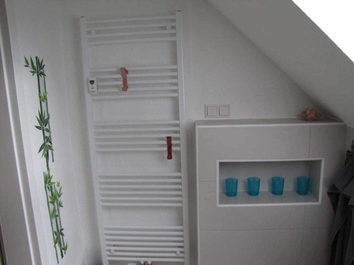 Moeblierte Dachgeschosswohnung In Ruhiger Lage Zu Vermieten Wetzlar Exteriör bild