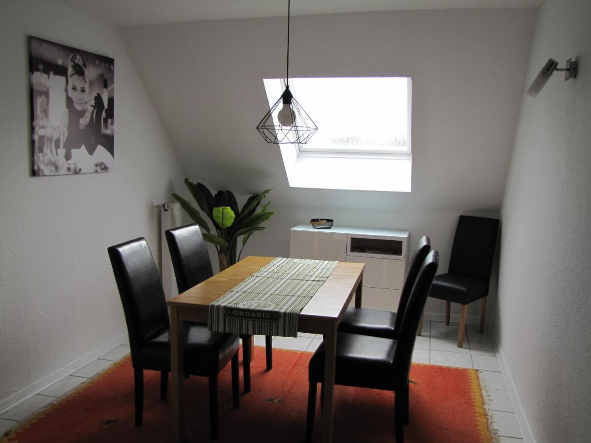 Moeblierte Dachgeschosswohnung In Ruhiger Lage Zu Vermieten Wetzlar Exteriör bild